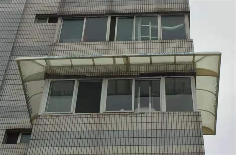 如何解決鋼結(jié)構(gòu)雨棚的漏水問題？