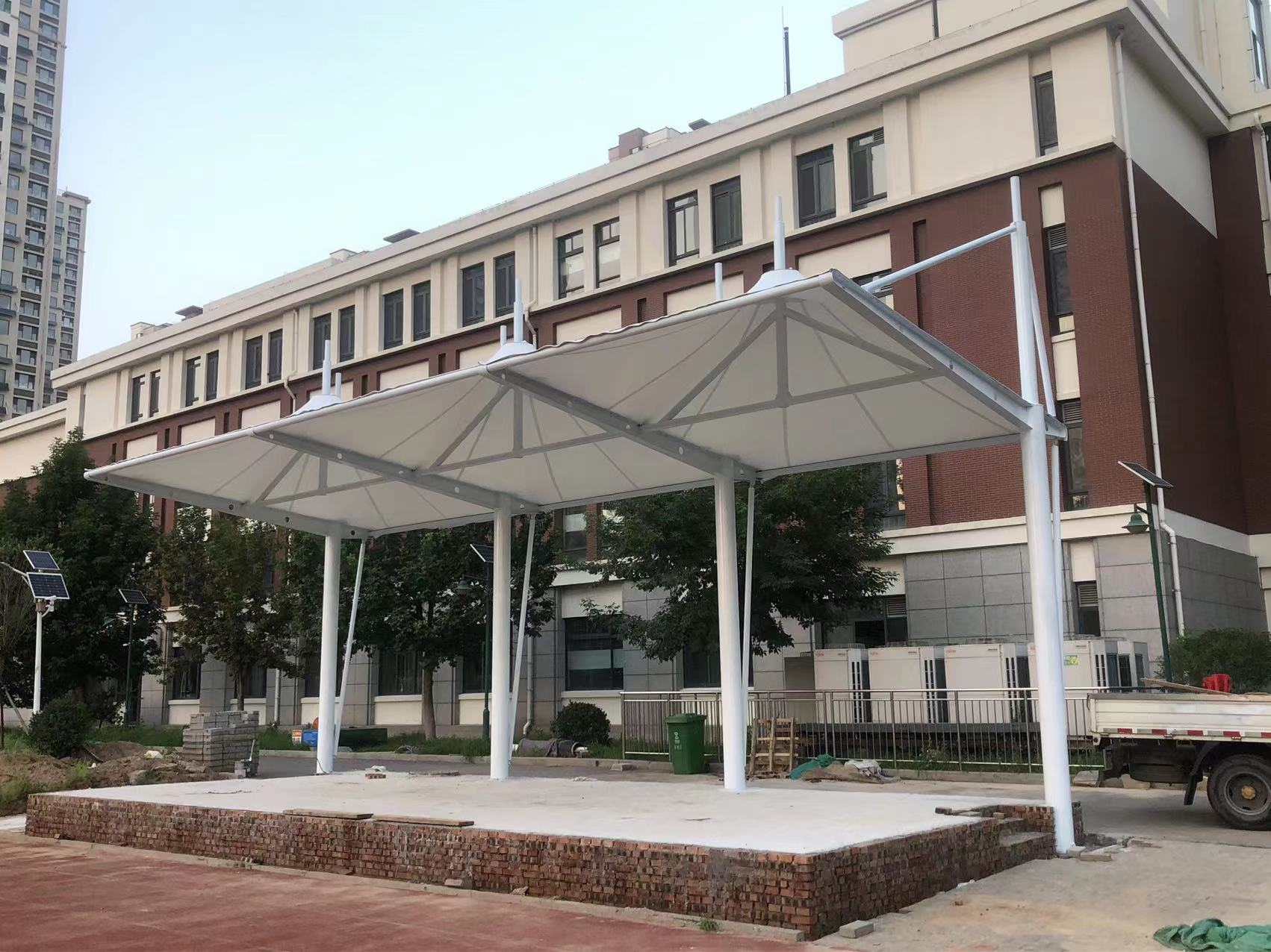 來(lái)了解濟(jì)南雨棚怎么成為城市生活的貼心庇護(hù)吧